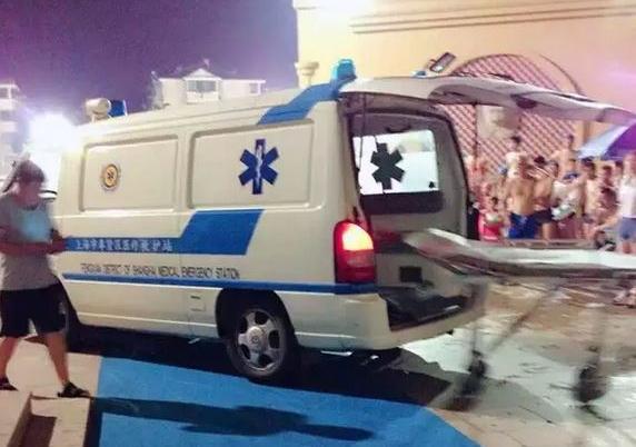 120救护车赶到后接手抢救工作，并将男孩送至奉贤区中心医。后因抢救无效，于当日20时15分证实死亡。
