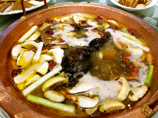 老火锅也有新春天探秘味蜀吾的野生菌火锅