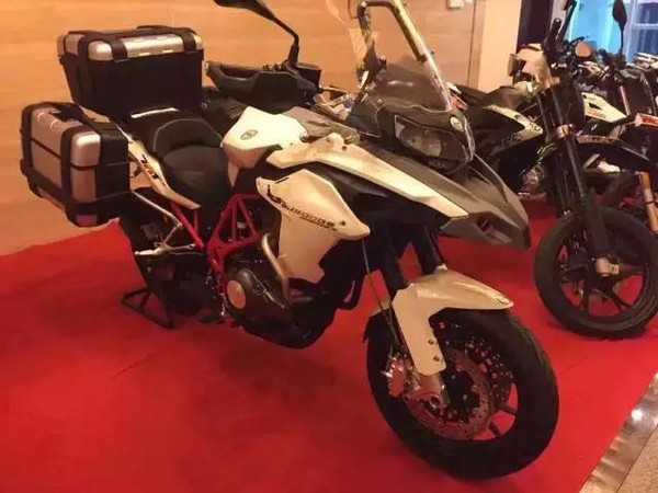 贝纳利神秘车型曝光300cc双缸跑车500cc大拉力