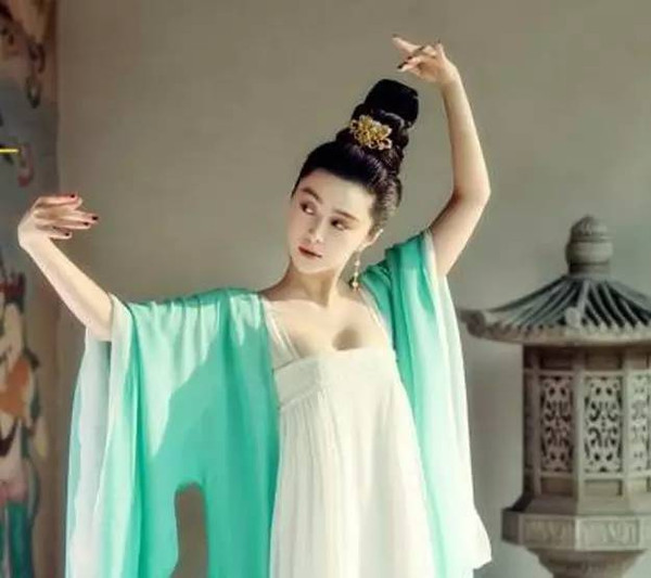 李哈妮当过金泰熙“保镖”她俏皮忆往事有时白富美也需要奋斗再三
