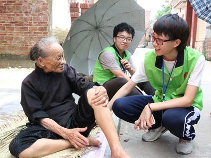 关爱空巢老人,带去温暖带去情