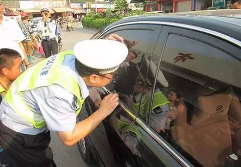 思考:小孩闷死车内,追责意义视频何在?卫生纸家长造图片