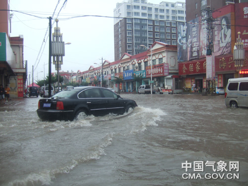 8月3日海兴县出现强降水,道路积水严重.安献礼 摄影