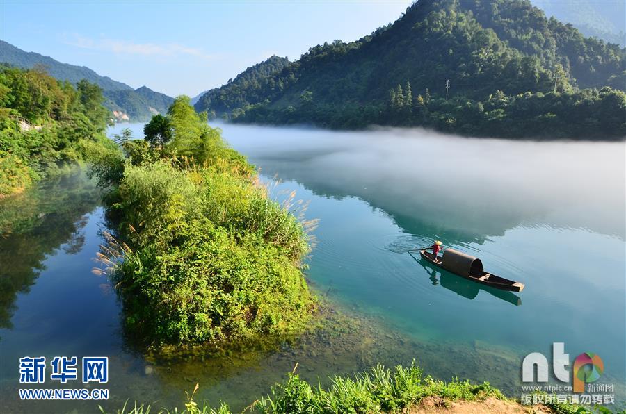 湖南郴州东江湖晨雾缥缈 犹如仙境(组图)