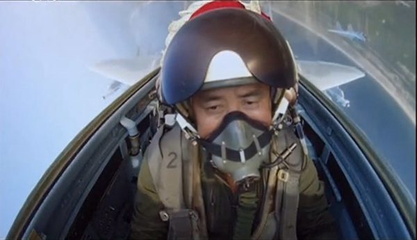 首见朝鲜米格-29A飞行员自拍画面 座椅罩红套