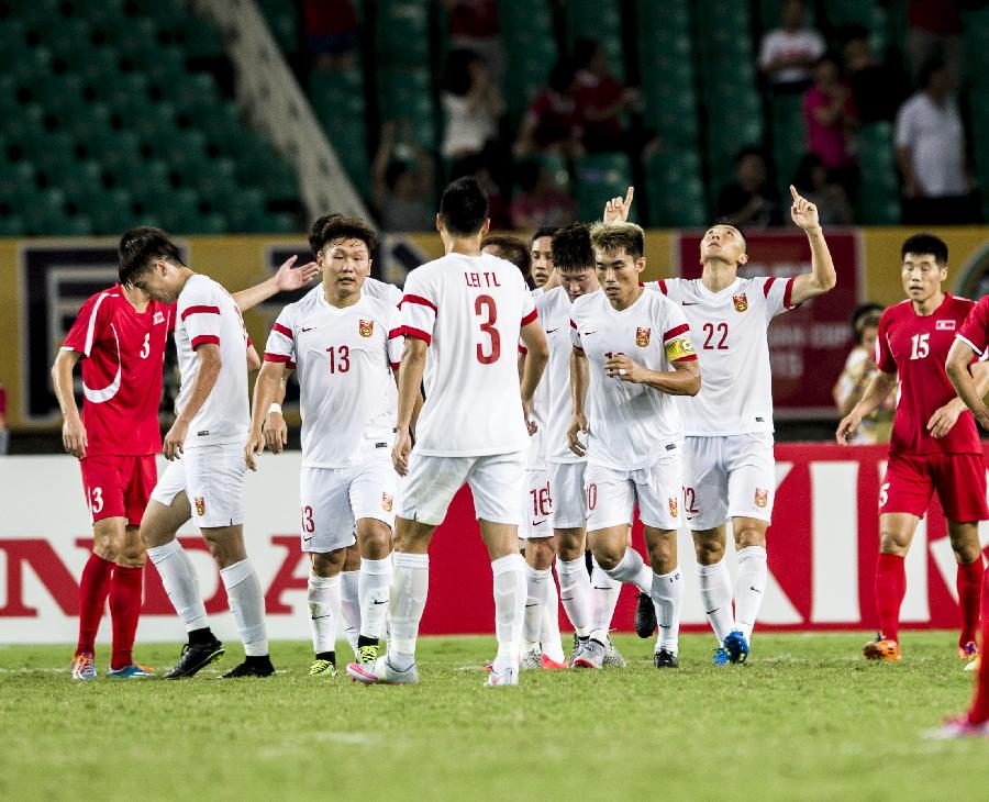 (体育)(10)足球--东亚杯男足赛:中国对阵朝鲜(图