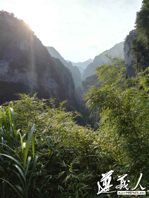 近日,记者在绥阳县太白镇天门山采风.(穆向东 摄)