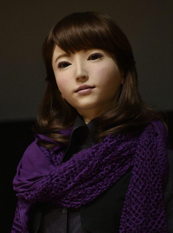 定制女仆或成真?日本美女机器人可与人自然对话