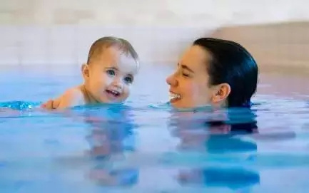 家盒子菲儿,感受最专业的婴幼儿游泳