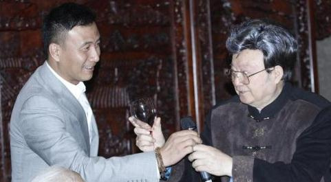 扒一扒荧屏硬汉胡军显赫的家世背景