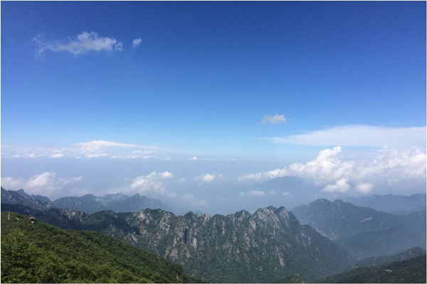 游客可通过自驾或者乘车来到太白山国际旅游度假区.