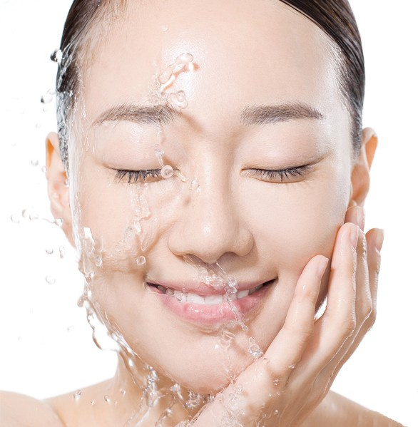 皮肤干燥怎么补水 补水保湿好的化妆品