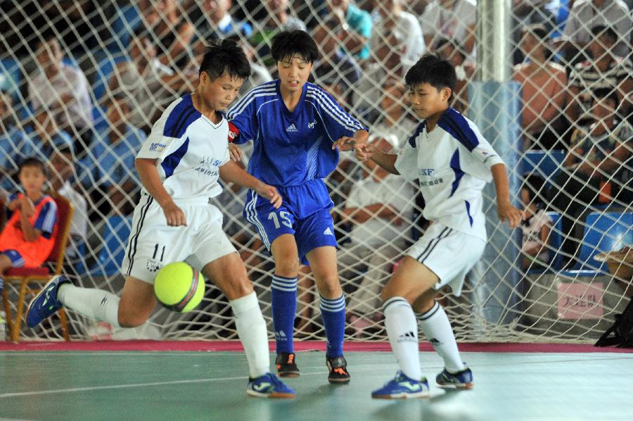 (体育)(2)足球--U-12女子五人制锦标赛:海南胜河