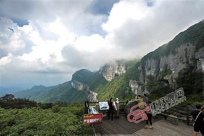 南川金佛山地处大娄山脉最北端.