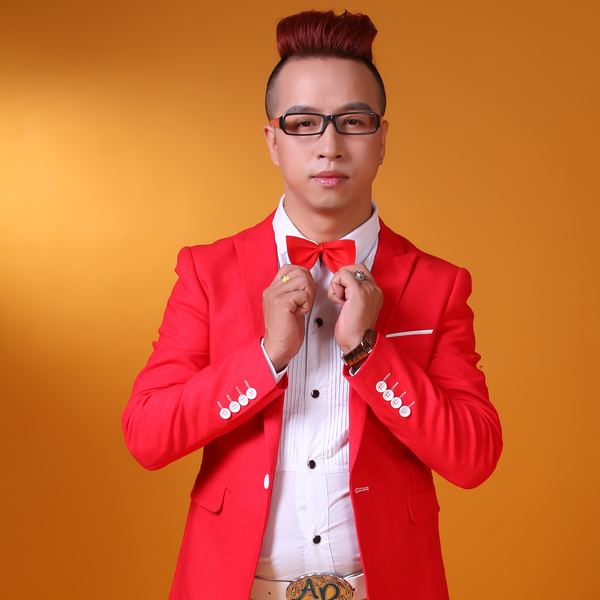 近日,华语男歌手阿赖发行了他的全新专辑《夜光下的小妹妹,此专辑