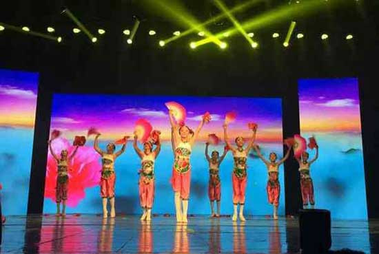 北京校园舞蹈学校举办20周年校庆晚会