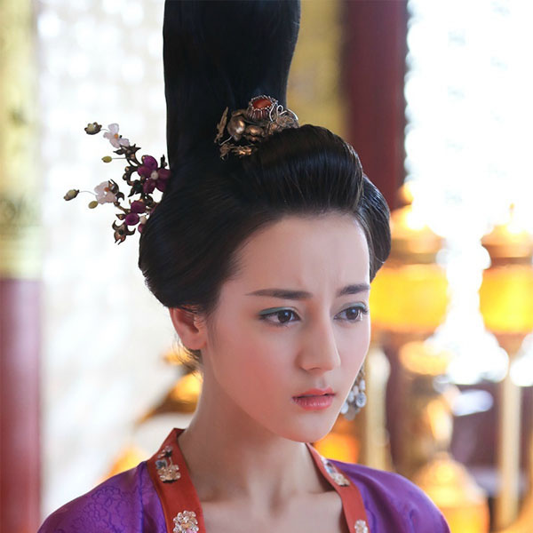 迪丽热巴在于正剧《美人制造》一角造型大获好评!