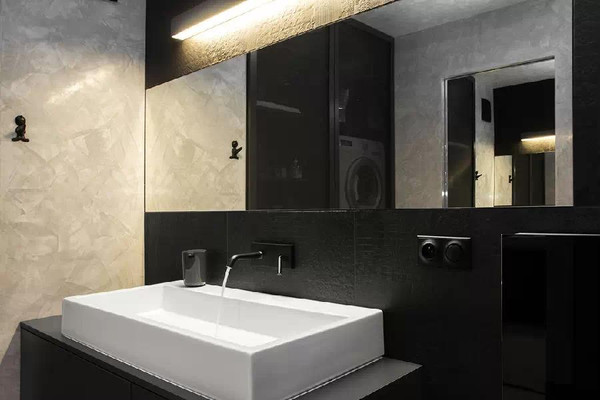 黑白灰配色浴室,多重吉利的对比让空间丰富不单调.