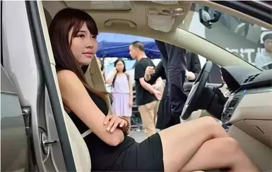 警惕车内五个致命姿势!