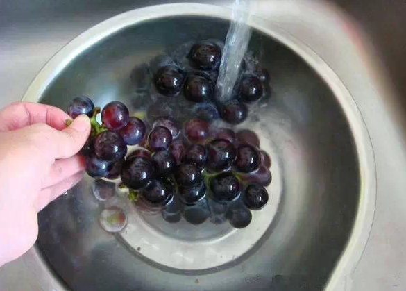 巧洗葡萄 必备!
