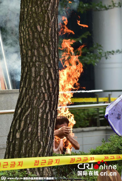 韩国男子在日本使馆前自焚要求日为慰安妇道歉