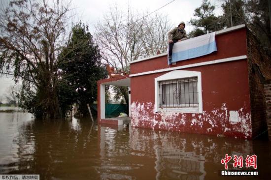 阿根廷洪水来袭河川暴涨 致3人死逾万人撤离家