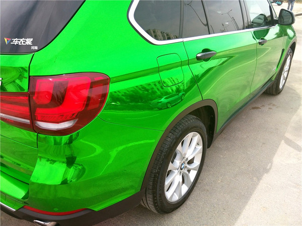 白色宝马X5全车贴膜电镀绿汽车改色
