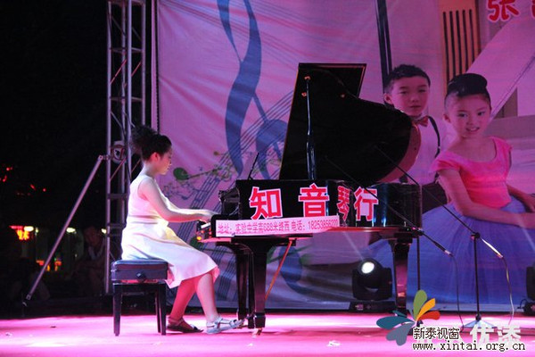 琴音流韵钢琴演奏会在新泰广电大舞台举行