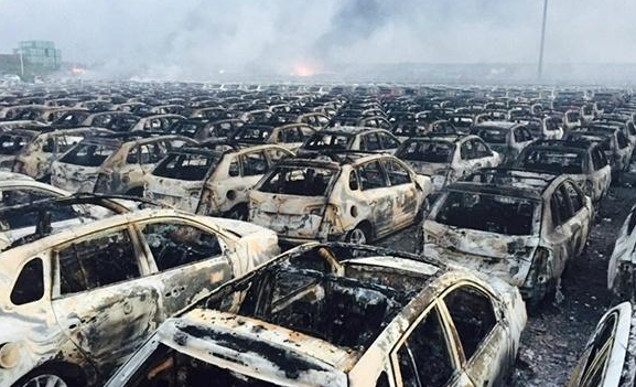 天津港千余车辆被炸 物流公司或是直接受害者