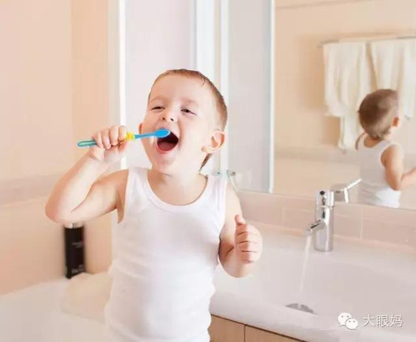 宝宝几岁开始刷牙?如何挑选儿童牙刷?