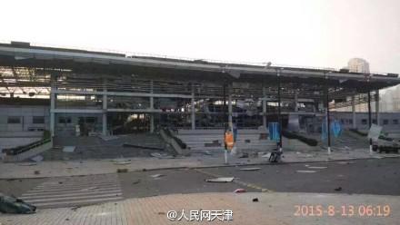 受爆炸事故影响,今早7时许,天津地铁发布通知津滨轻轨9号线停运通知