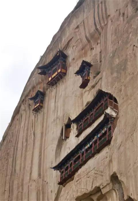 除了山西恒山的悬空寺很有名,其实中国还有很多悬空寺,如河北苍岩山