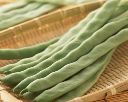 实际上四季豆完全属于低卡蔬菜,并且它性甘温和,能入脾经和胃经,对