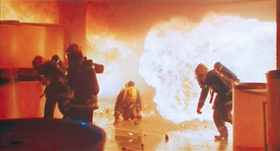 回顾电影中消防员经典形象 向勇敢的逆行者致