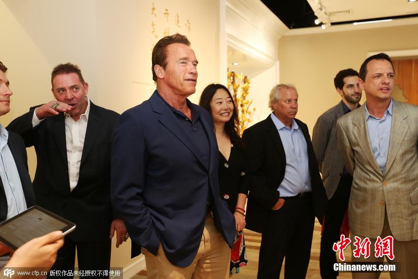 schwarzenegger)抵沪参观上海市政展览厅,曾经任职美国加州州长的