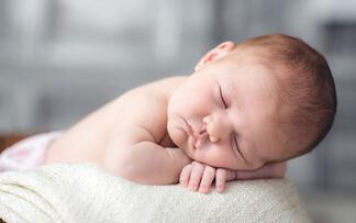 宝宝睡觉用哪种姿势好?睡姿会影响宝宝发育