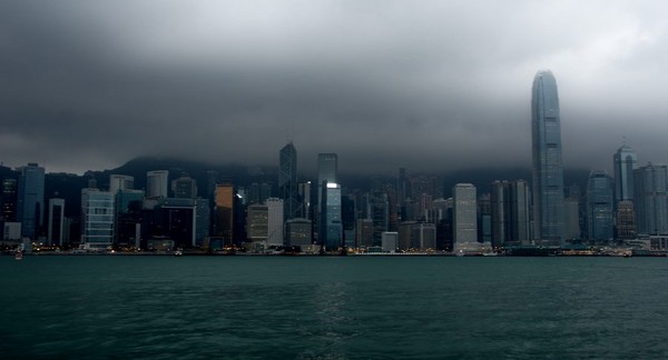 观察者网独家:香港这自由经济堡垒撑不住了?