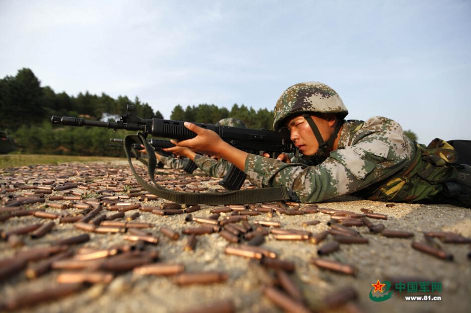 边防神枪手打靶训练遍地弹壳(1/22(组图)