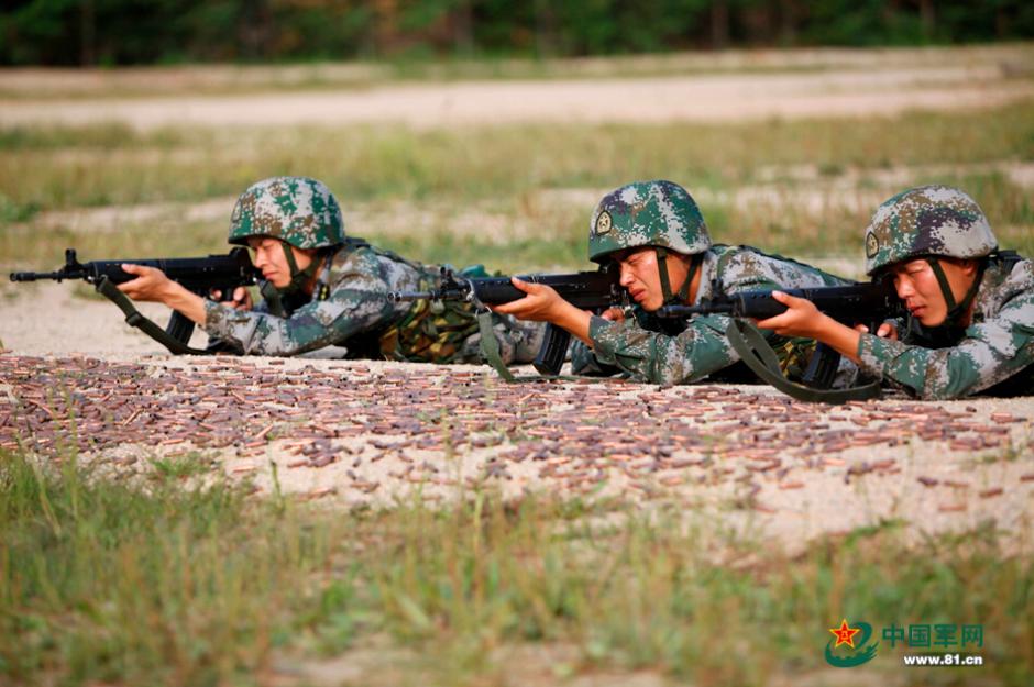 边防神枪手打靶训练遍地弹壳(1/22(组图)