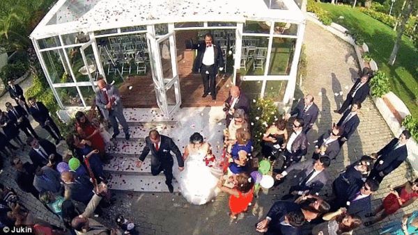 无人机变身婚礼摄影师后…