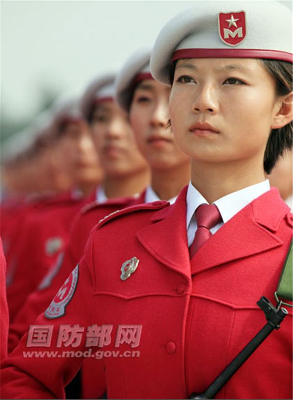 共和国女兵:阅兵场上最靓丽的风景线(组图)
