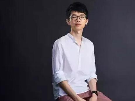 礼物说的创始人温城辉很喜欢《从0到1》,聊到书里的内容,他会很从容