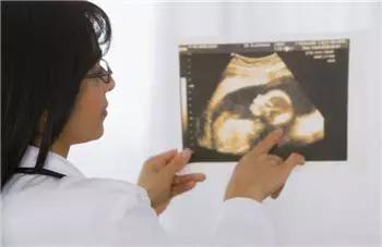被认定胎死腹中,孕妇直觉胎儿活着拒服堕胎