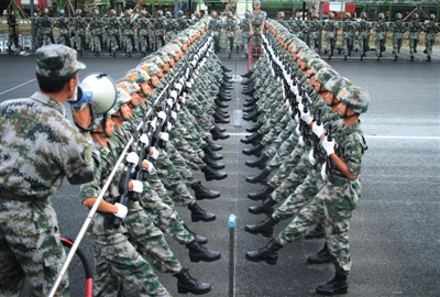 抗战阅兵:首建男女混编仪仗队护旗方队