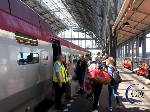 体验恐怖袭击之后依然没有安检的欧洲高铁车站