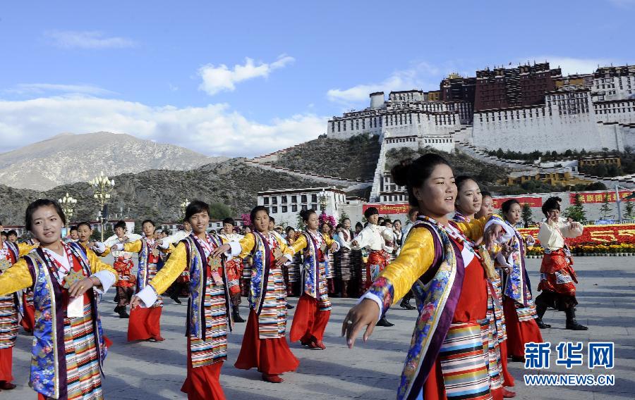 格桑花盛开在雪域高原—社会主义制度在西藏的成功实践(组图)