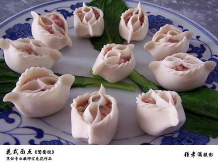 美食 正文  说起这鸳鸯饺,也是中国饺子文化中的一个不可为之叹赏的