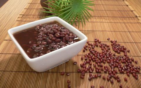 材料:红豆200克,陈皮5克,盐少许