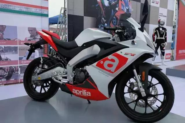 新车直播:新FLY 3V+aprilia GPR\/STX Cafe-搜狐汽车