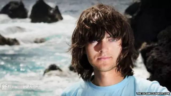 17岁时少年决定把海洋洗干净,现在21岁的他做